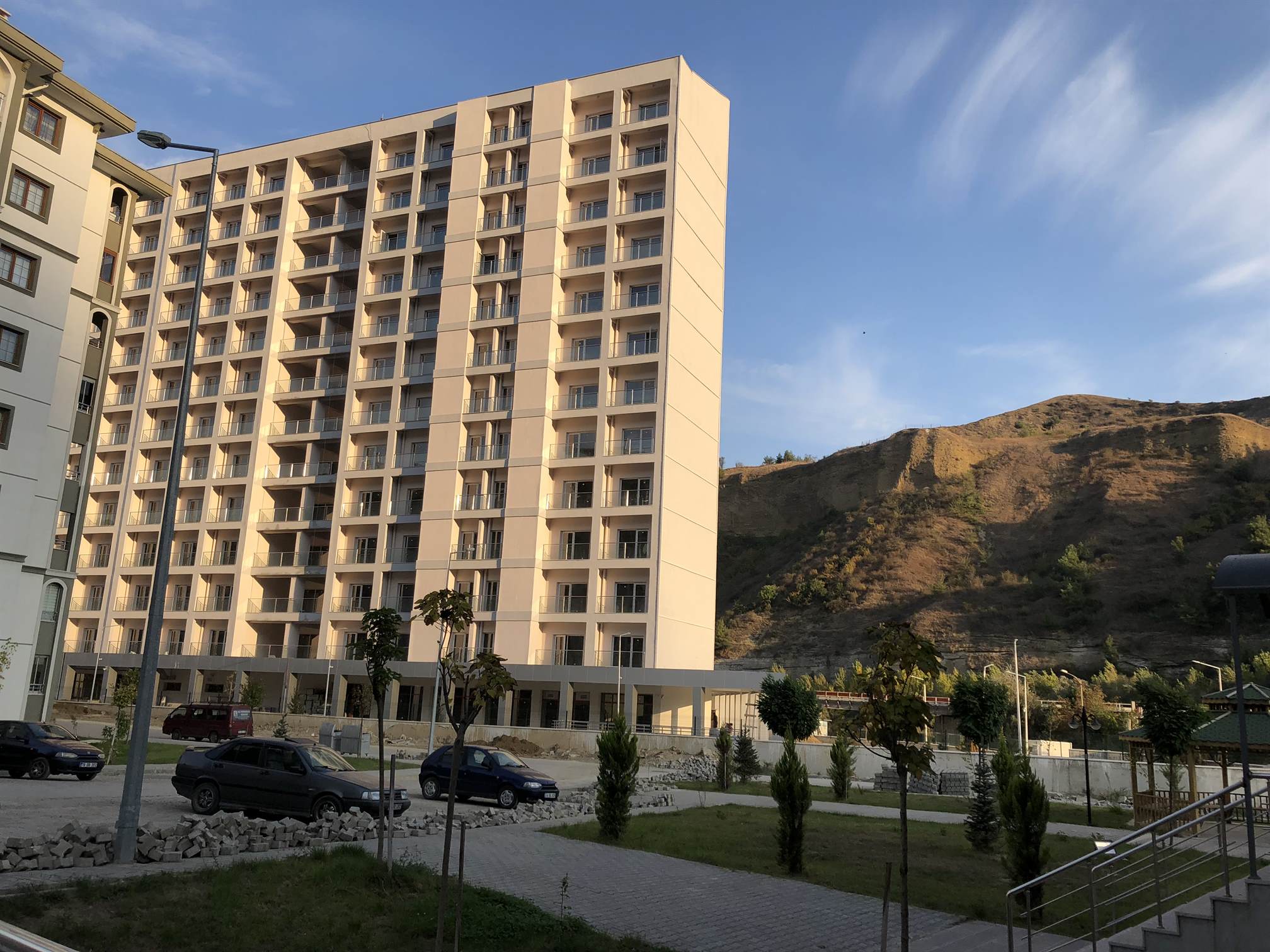 Karabük Merkez Kentsel Dönüşüm Ve Gelişim Projesi 1004 Kişilik Yurt Binası İnşaatı İle Altyapı Ve Çevre Düzenleme İşi